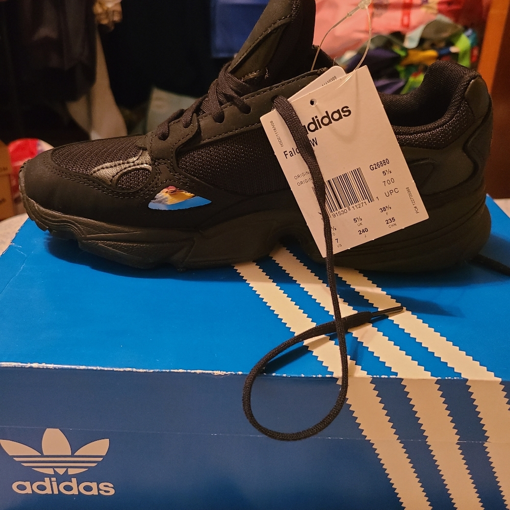 Adidas Falcon